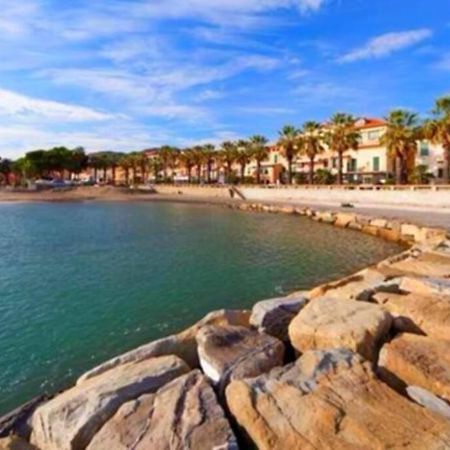 Appartamento 50 Mt Mare Con Parcheggio Riservato 리바 리구레 외부 사진